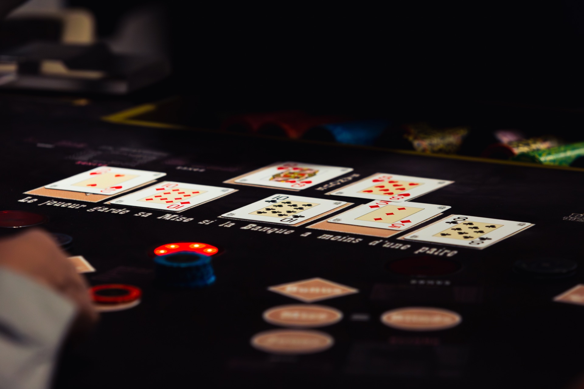 Table d’Ultimate Poker à l’Impérial Club Paris